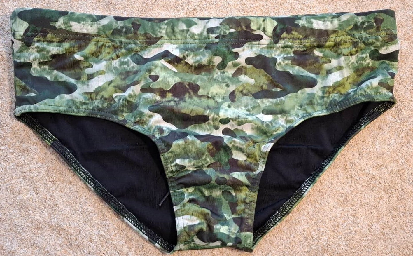 Camouflage Low Rise Cut Men´s swim Trunks